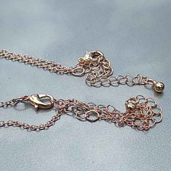 pair of BFF mermaid necklaces - Picture 6 of 8